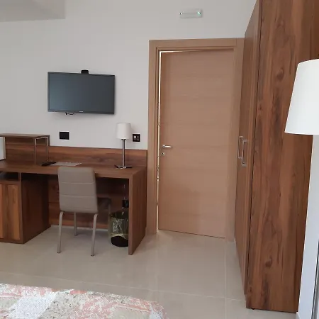 Morello 3* مارينا دي بيسكولوس