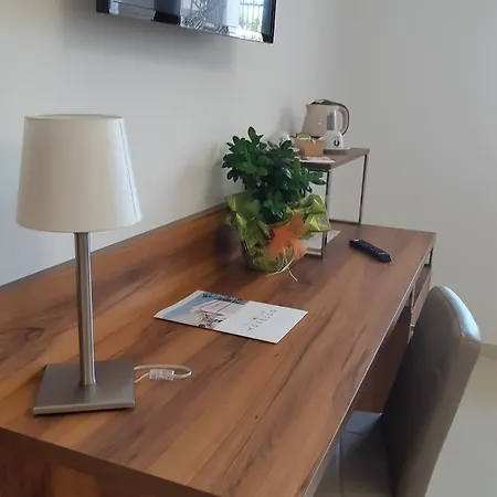 Morello 3* مارينا دي بيسكولوس